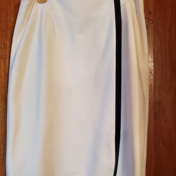 Business skirt - Picture 1 of 4